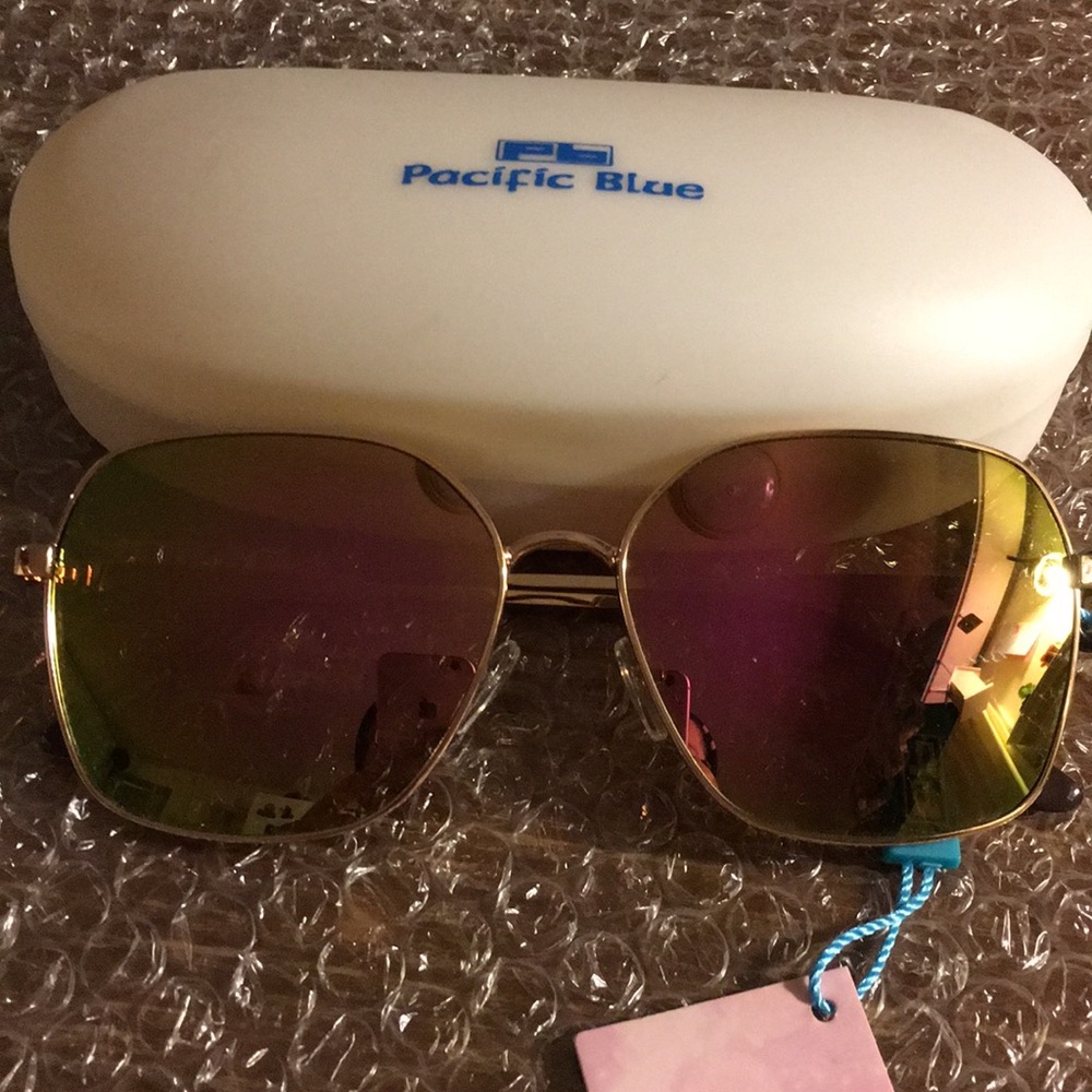 Sunglasses - Picture 4 of 5